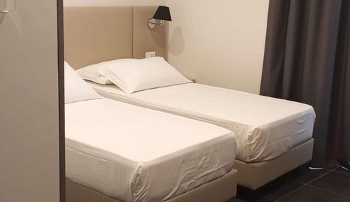 Standard Room, 1 King Bed, Non Smoking, Balcony (Converts to 2 Twin Beds)