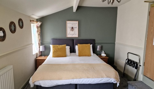 Classic Double Room, Ensuite, Garden View