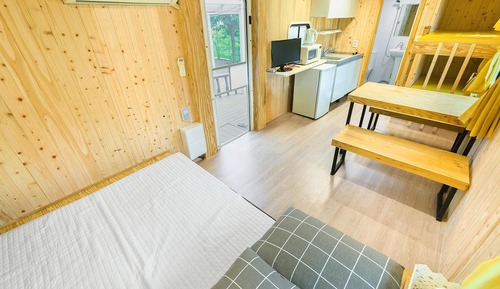 Basic Room, 1 Bedroom (Caravan10)