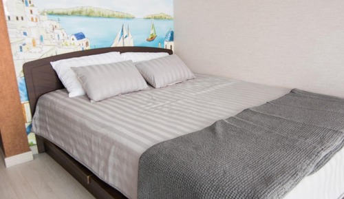 Room (Mountains 106)