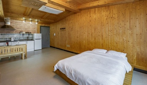 Room (Room A)