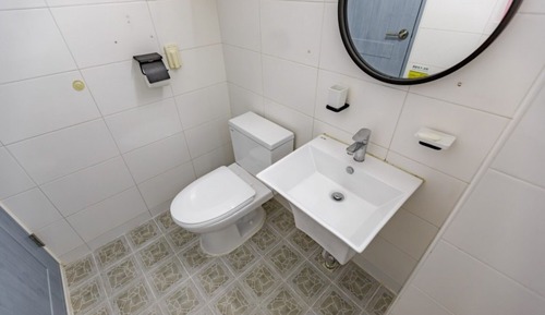 Room (Room C)