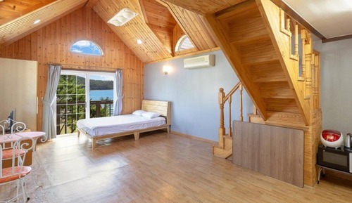 Room (Lemon Time (Duplex))