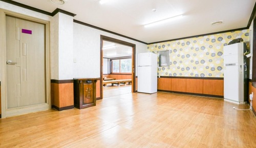 Room (Rock brush)