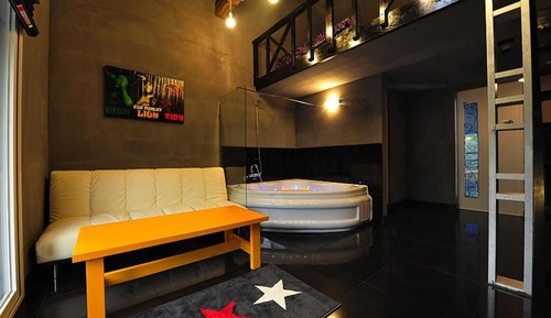 Room (Black Funky (Duplex Spa))