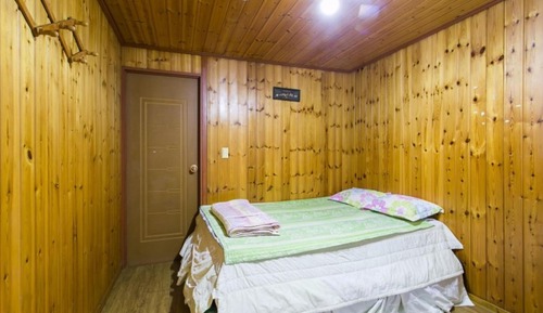 Room (Couples 7)