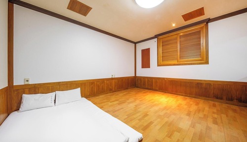 Room (Ondol (Netflix is available for 2 peo)