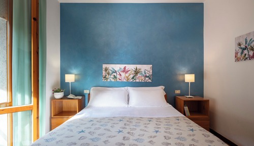 Classic Room, 1 Queen Bed, Balcony, Park View