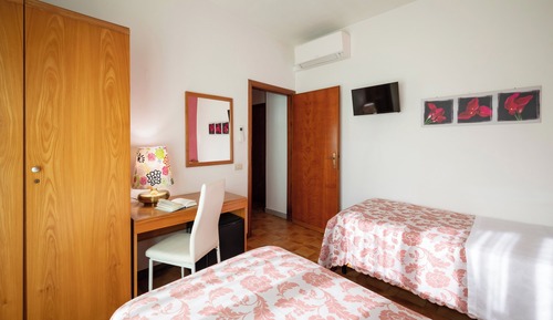 Classic Room, 1 Queen Bed, Balcony