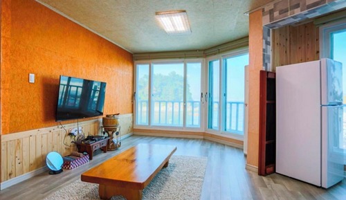 Room (3rd floor)