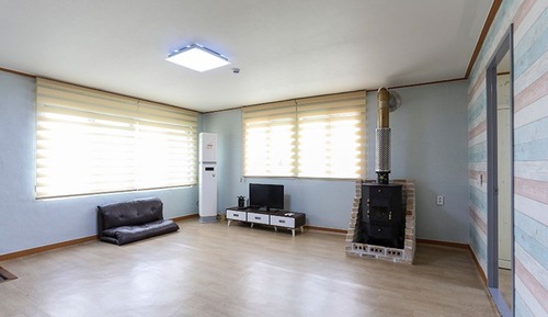 Room (Unshared House)