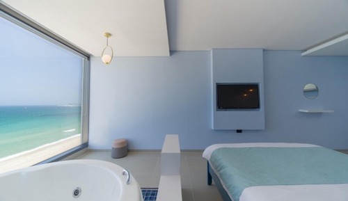 Room (B303 (Whirlpool spa ocean view free b)
