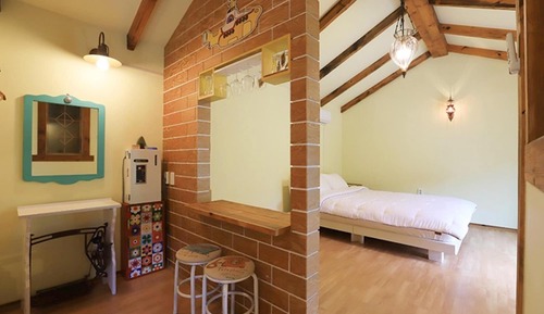 Room (Yellow)