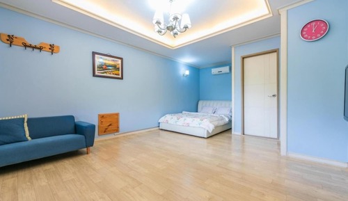 Room (Indigo sky)