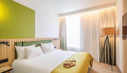 Junior Suite, 1 Queen Bed with Sofa bed