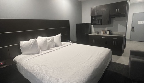 Room, 1 King Bed, Non Smoking (Kitchenette)