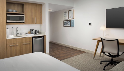 Room, 1 King Bed, Non Smoking (Hearing Accessible)