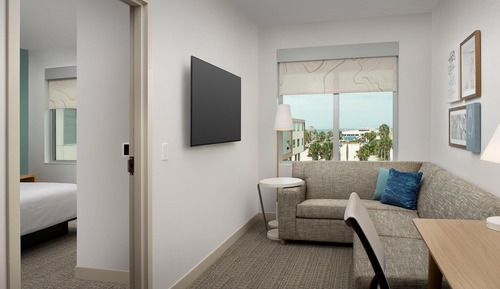 Suite, 1 Bedroom (Mobility/Hearing Access, Transf Shwr)