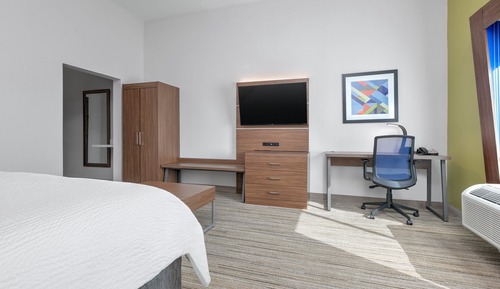 Room, 1 King Bed, Mobility Accessible (Communications, Roll-In Shower)