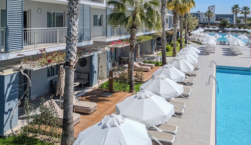 Deluxe Suite with Relax Garden Terrace (2 Adult + 2 Children)