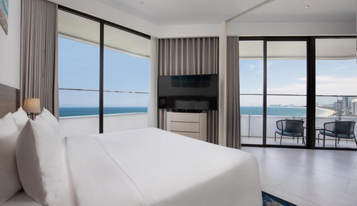 Executive Suite, Ocean View, Corner (Lounge Access)