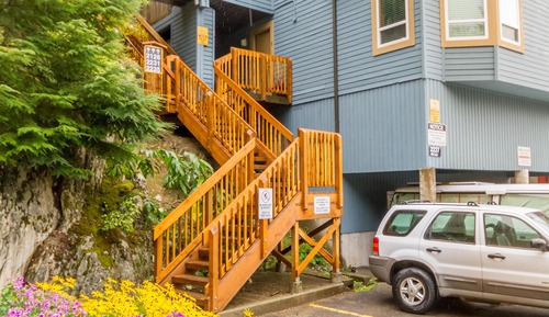 Condo, 1 Queen Bed (Cute and Cozy, walk to Gondola Ski in)