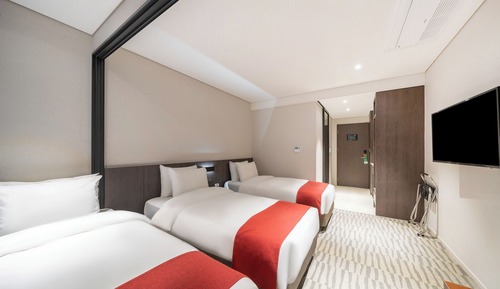 Standard Room, 3 Twin Beds, Non Smoking, City View