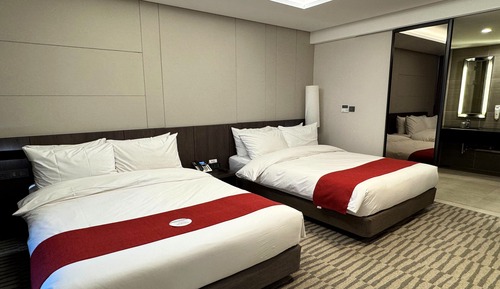 Suite, 2 Double Beds, Non Smoking