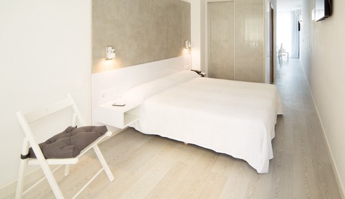 Classic Apartment, 1 Queen Bed, City View