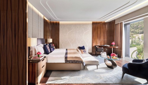Mandarin King Room