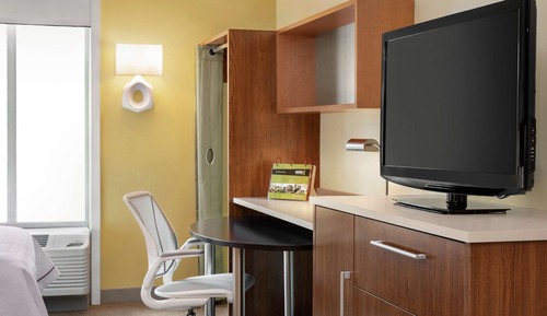 Studio, 1 Queen Bed, Accessible, Bathtub