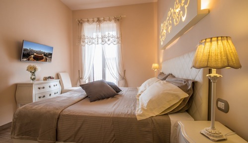 Superior Suite, 1 King Bed, Partial Ocean View, Tower
