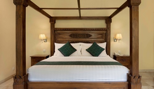 One Bedroom Jungle Suite