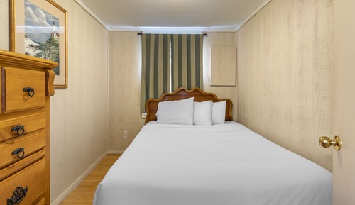 One Bedroom Queen Cottage 12