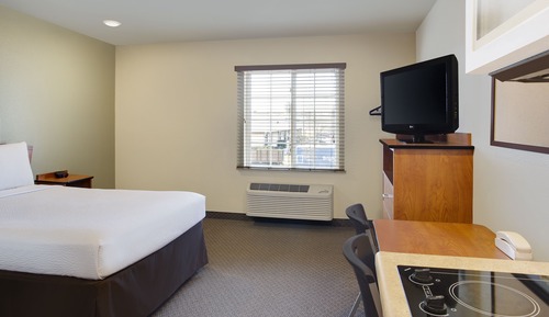 Suite, 1 Queen Bed, Accessible, Smoking (Accessible Tub)