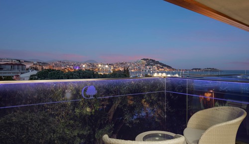 Twin Guest Room with View