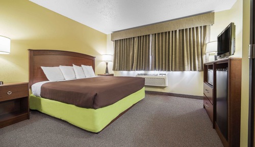 Deluxe Suite, 1 King Bed, Non Smoking (One-Bedroom)
