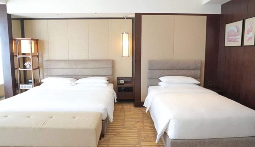 Deluxe Room, 1 King Bed (with Twin Bed)