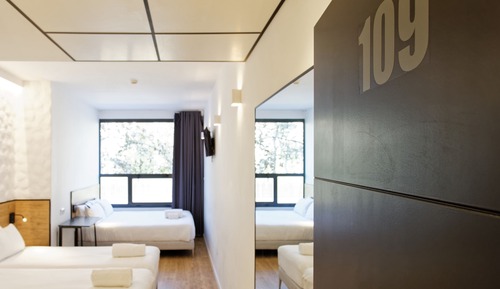 Standard Quadruple Room, City View
