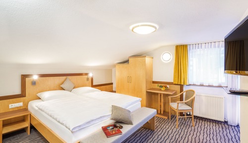 Apartment, 3 Bedrooms, Kitchen, Top Floor, Mountain View, Balcony, excl.90 EUR Cleaning Fee (Top 7)