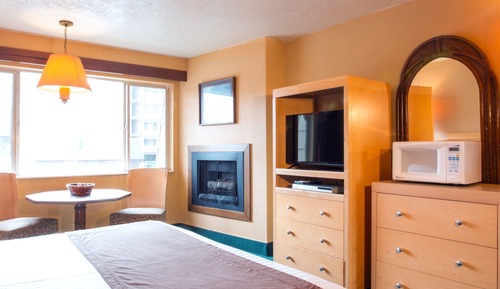 Room, 1 King Bed (Located in building across the street)