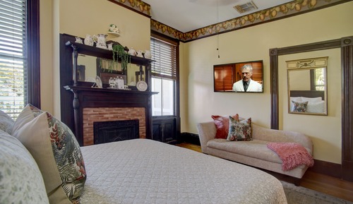 Magnolia Place, Premier Room, 1 Queen Bed, Balcony, Garden View