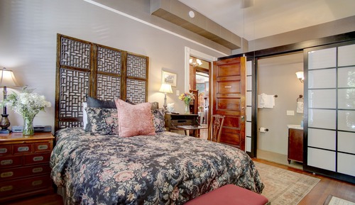 Gentlemen's Parlor, Deluxe Room, 1 Queen Bed, Fireplace	