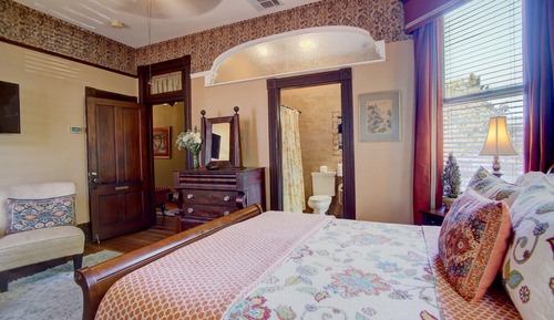 Forsyth Place, Premium Room, 1 Queen Bed, Balcony, Garden View	