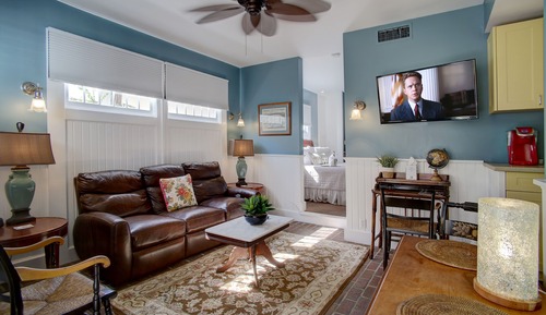 Wisteria Cottage Luxury Suite, 1 King Bed, Private Patio, Garden View