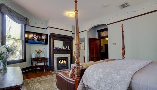 Huntingdon Garden Premier Room, 1 King Bed, Fireplace