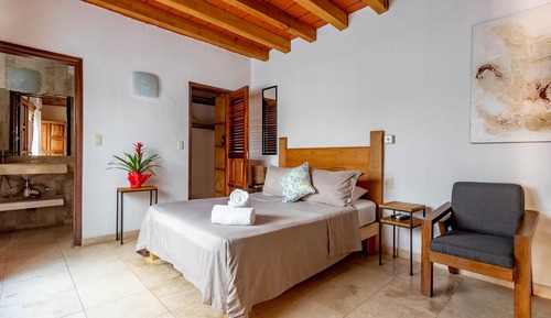 Basic Suite, 1 Queen Bed, Kitchen