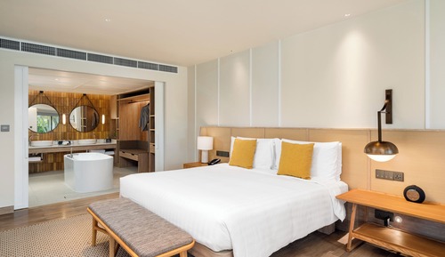 Suite, 1 King Bed, Lagoon View