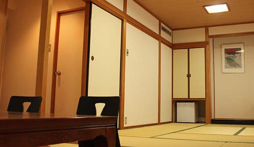 Japanese Style Room, Smoking