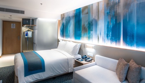 Standard Room, 1 Queen Bed with Sofa bed (Airport View)
